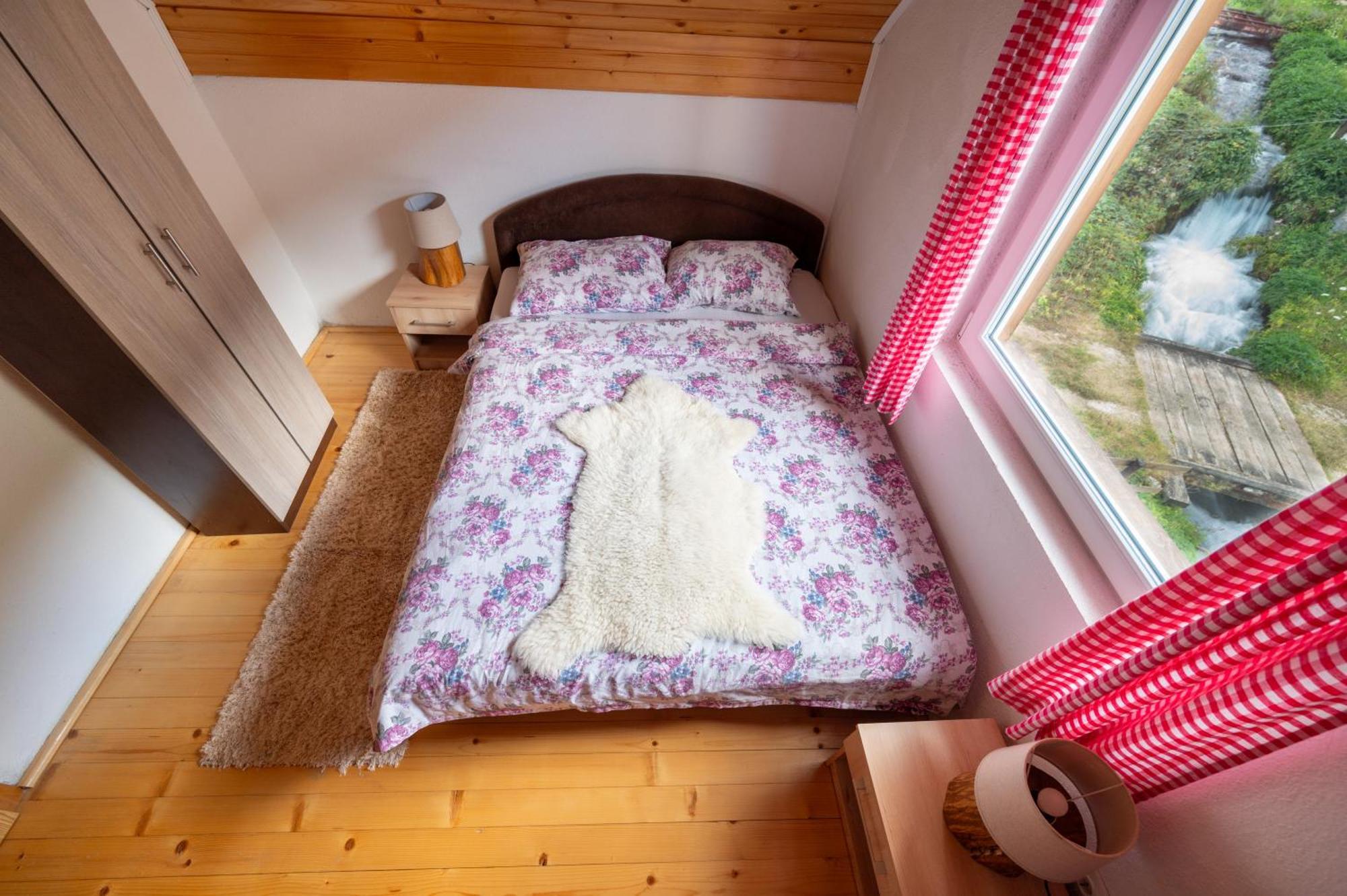 Domacinstvo Na Kraju Svijeta Guest House Sipovo Luaran gambar