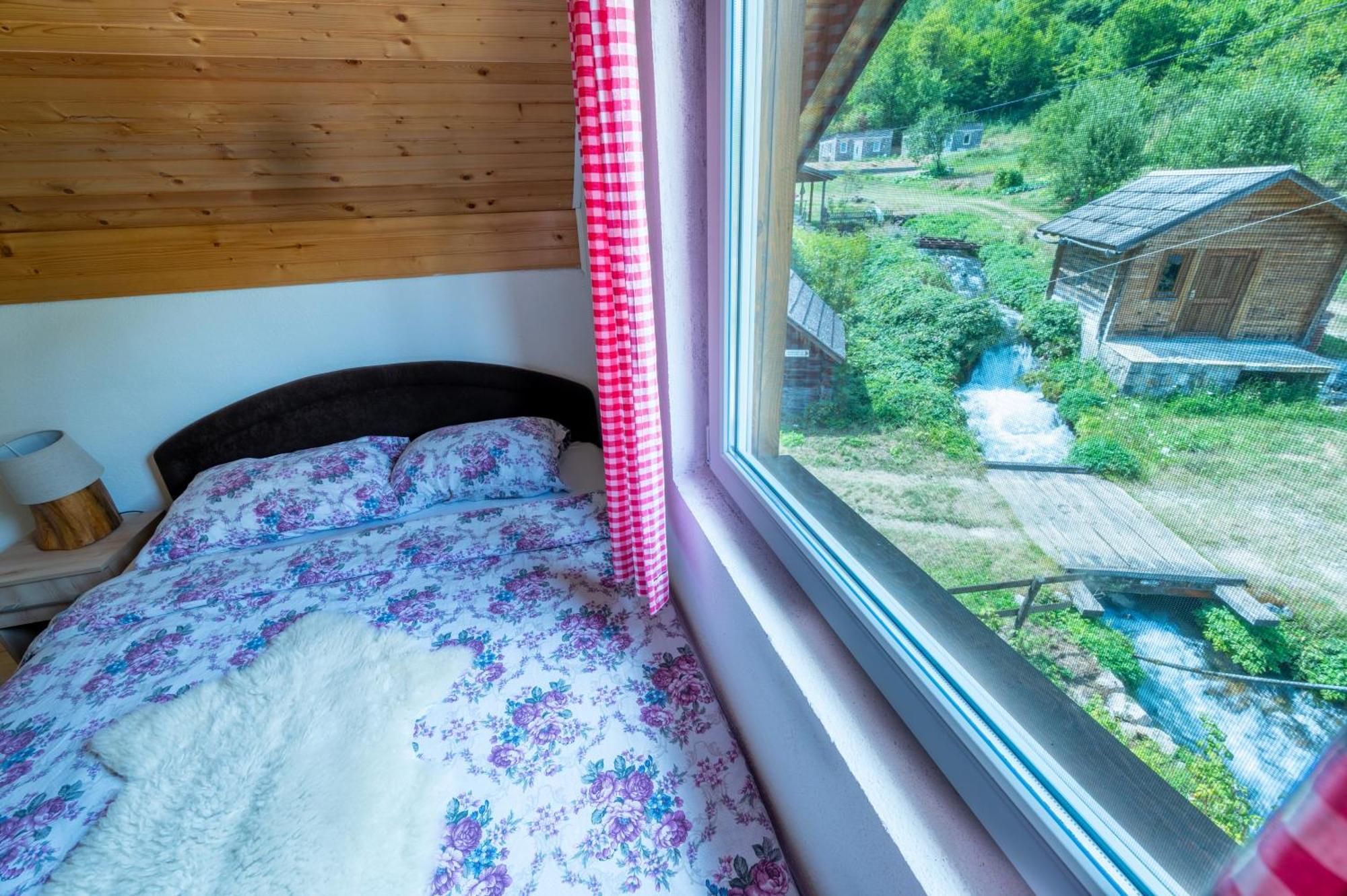 Domacinstvo Na Kraju Svijeta Guest House Sipovo Luaran gambar