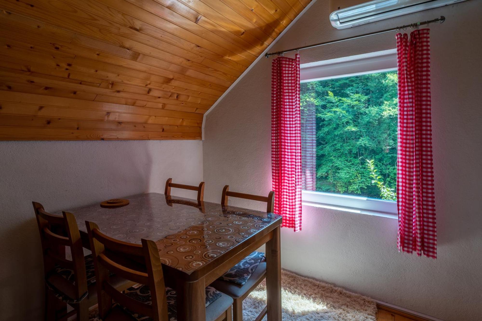 Domacinstvo Na Kraju Svijeta Guest House Sipovo Luaran gambar