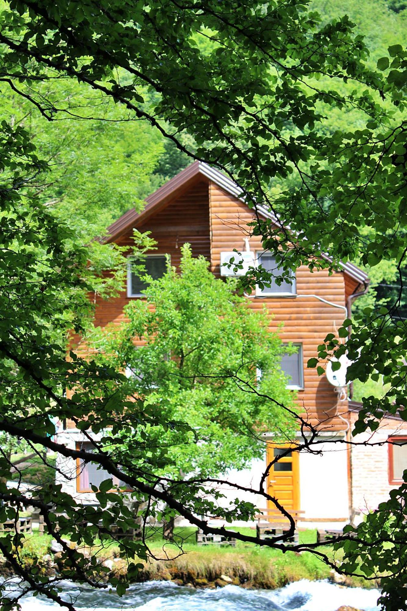 Domacinstvo Na Kraju Svijeta Guest House Sipovo Luaran gambar