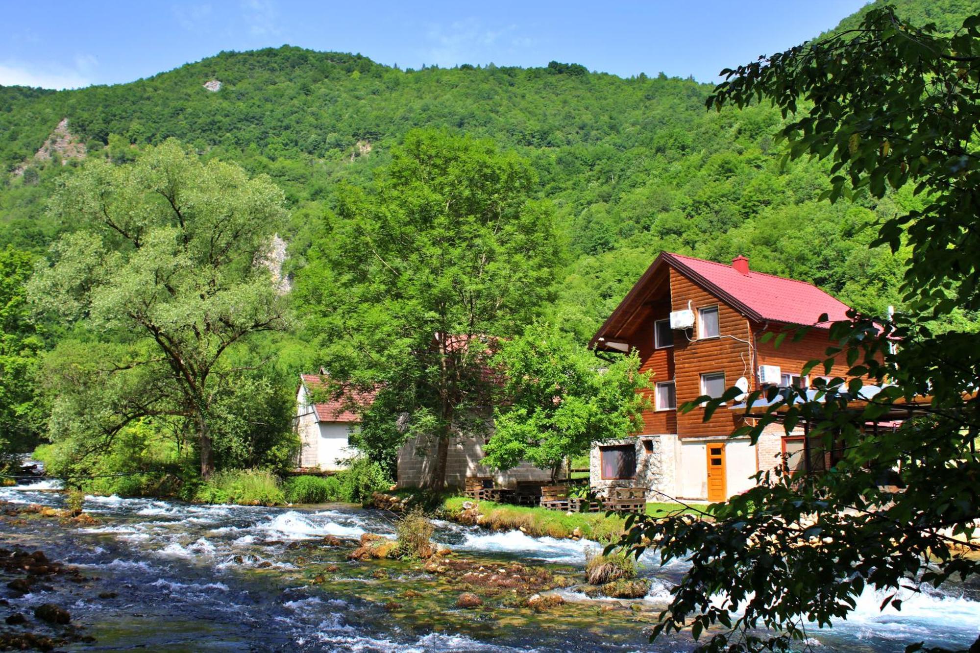 Domacinstvo Na Kraju Svijeta Guest House Sipovo Luaran gambar