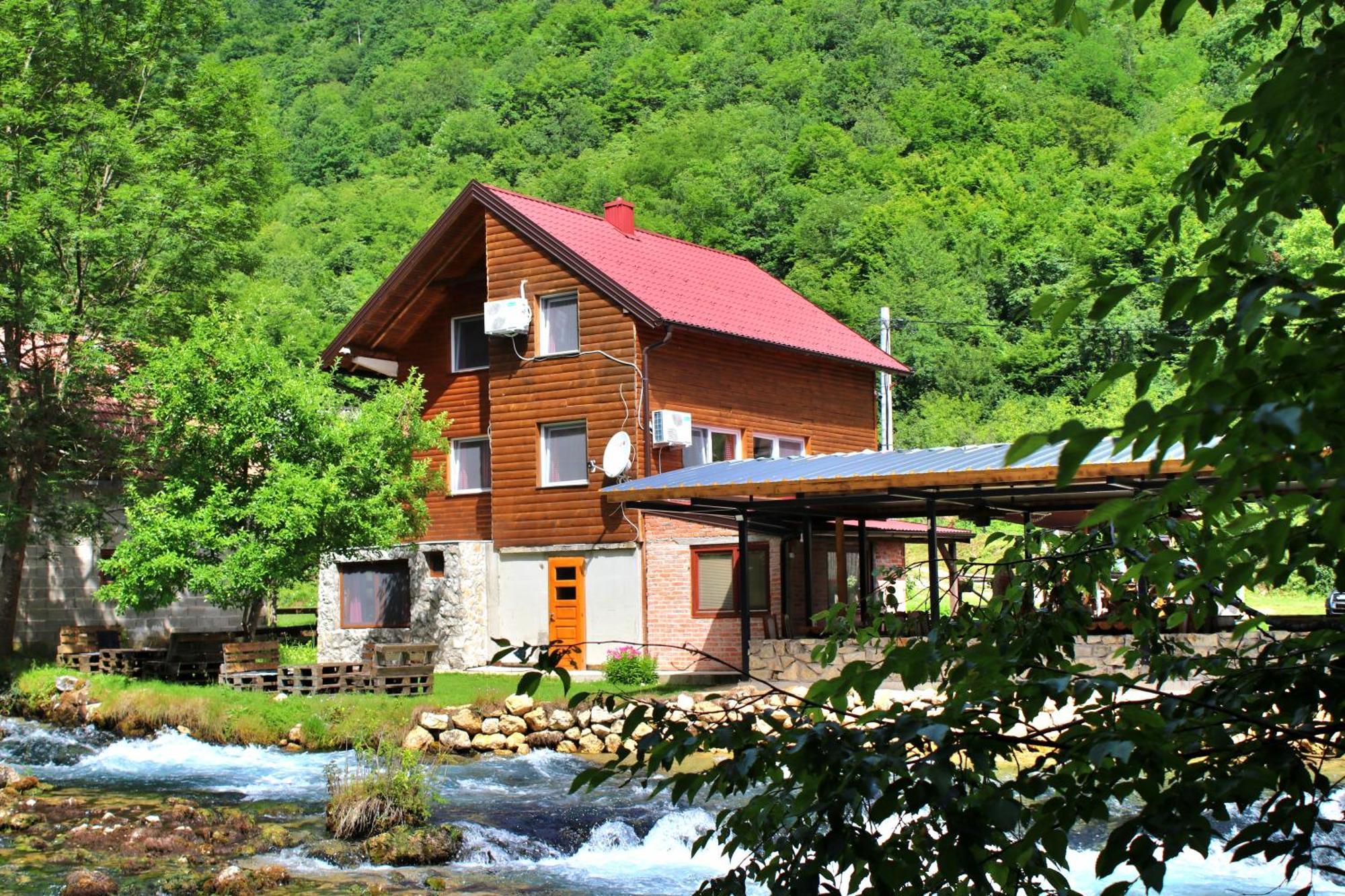 Domacinstvo Na Kraju Svijeta Guest House Sipovo Luaran gambar