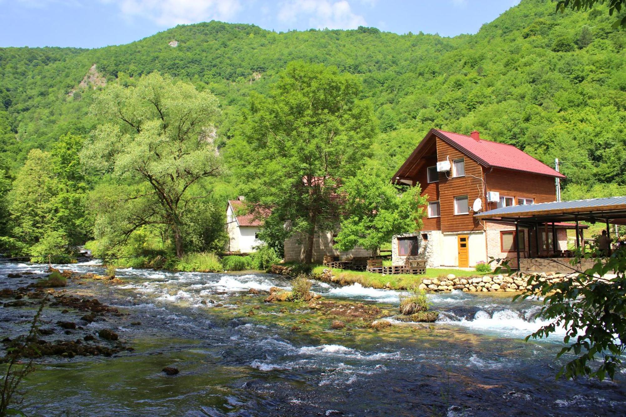 Domacinstvo Na Kraju Svijeta Guest House Sipovo Luaran gambar