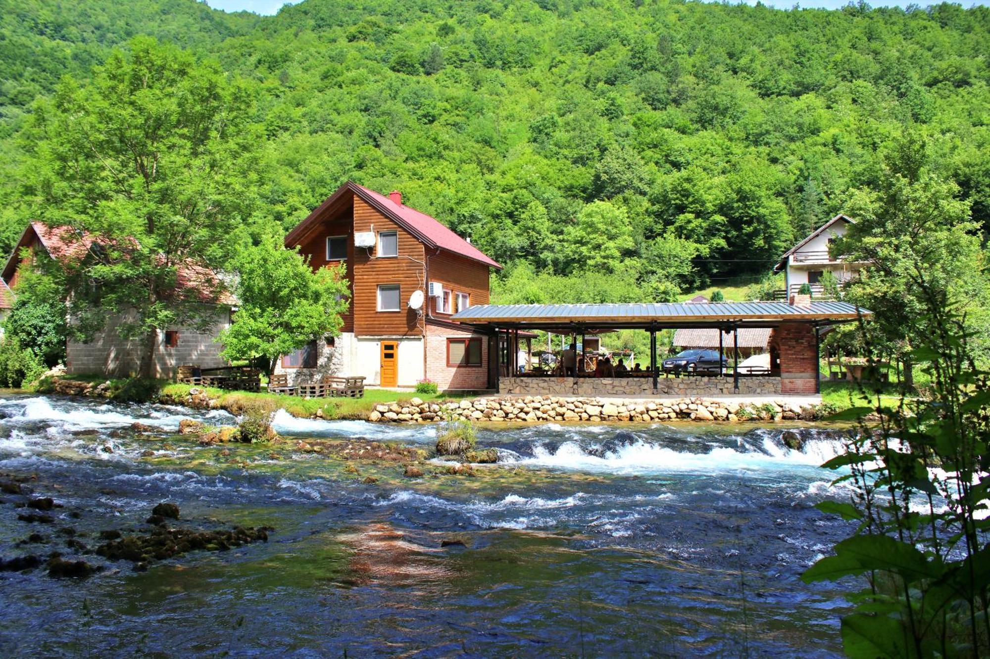 Domacinstvo Na Kraju Svijeta Guest House Sipovo Luaran gambar